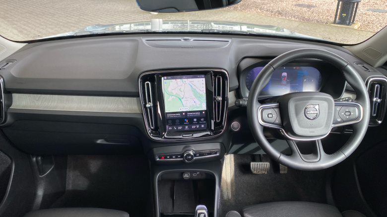 Volvo XC40 2.0 B4P Ultra Dark 5dr Auto Petrol Estate